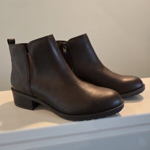 STYLE & CO Brown Ankle Boots Lug Sole Comfort Insole Size 6M NEW